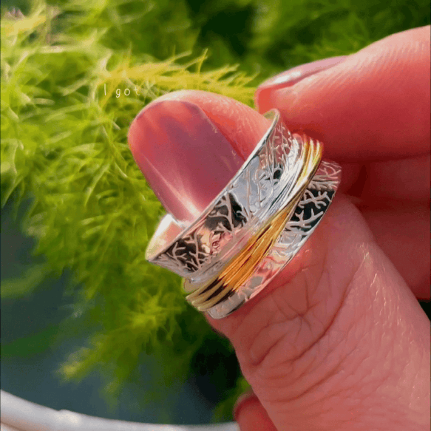 Buddhi Leaf Spinner Ring in Silver