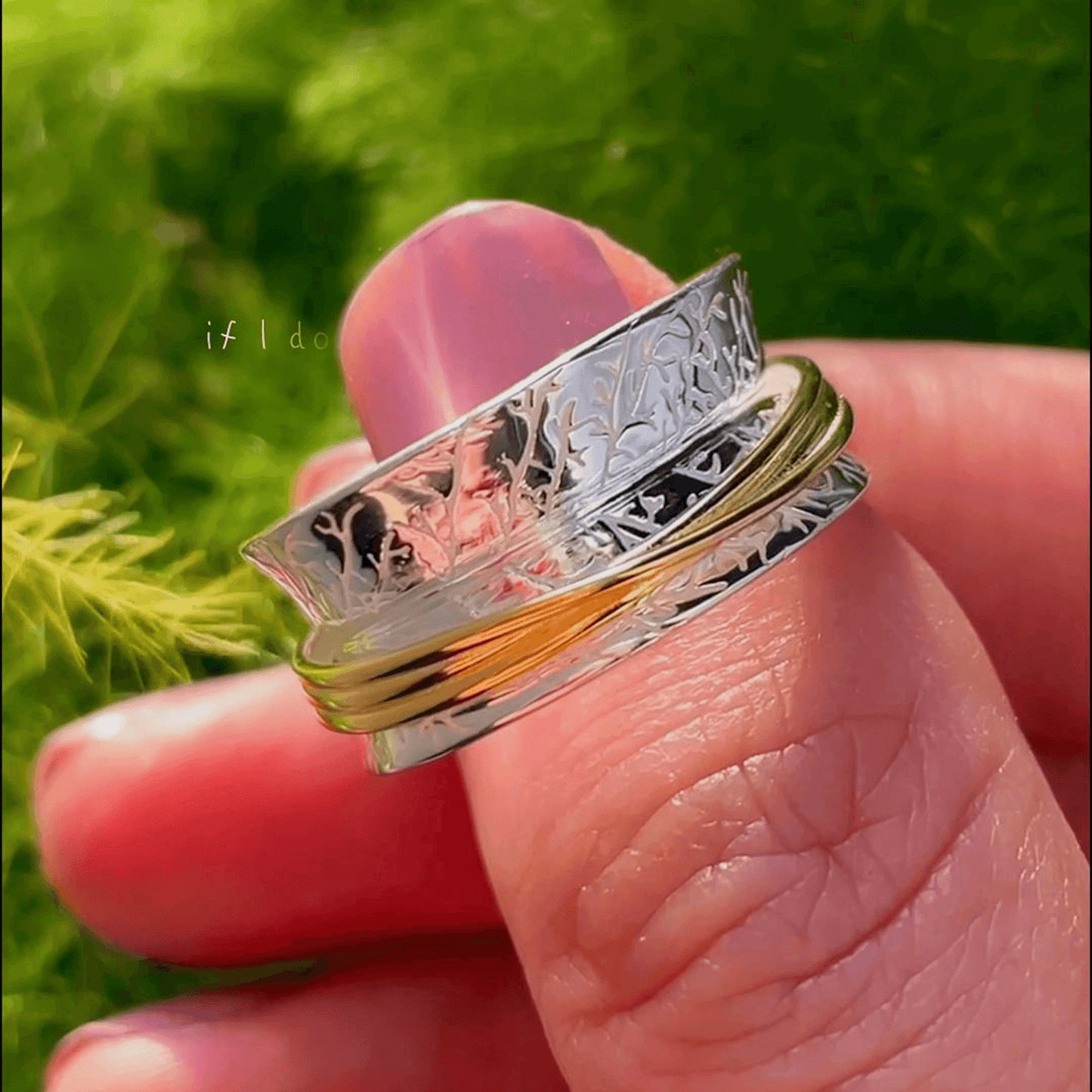 Buddhi Leaf Spinner Ring in Silver