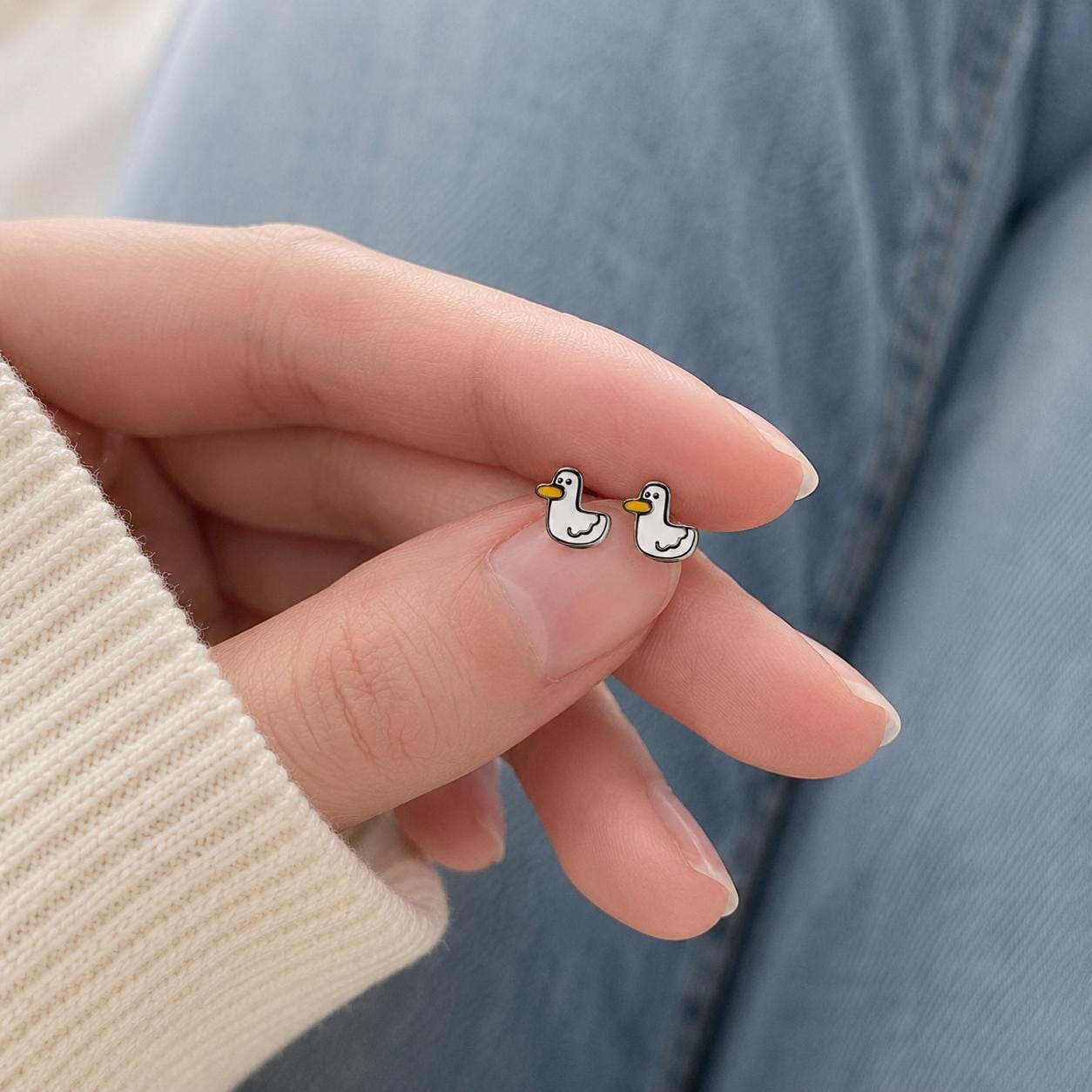 Duck stud earrings enamel detail