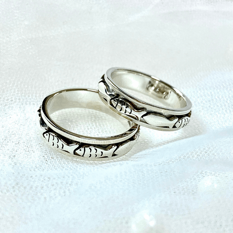 Swimming Fish Spinner Ring in Silver For Fishing Lover