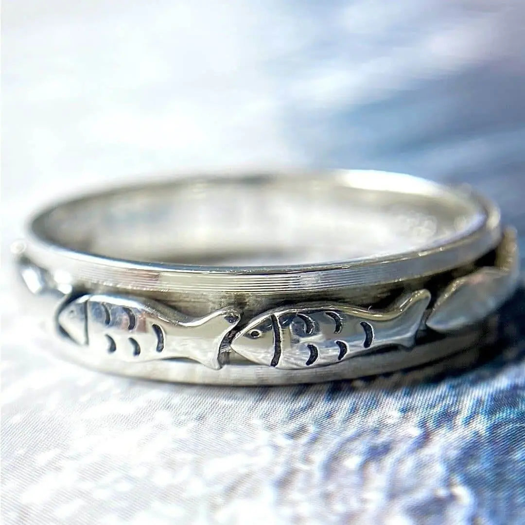 Swimming Fish Spinner Ring
