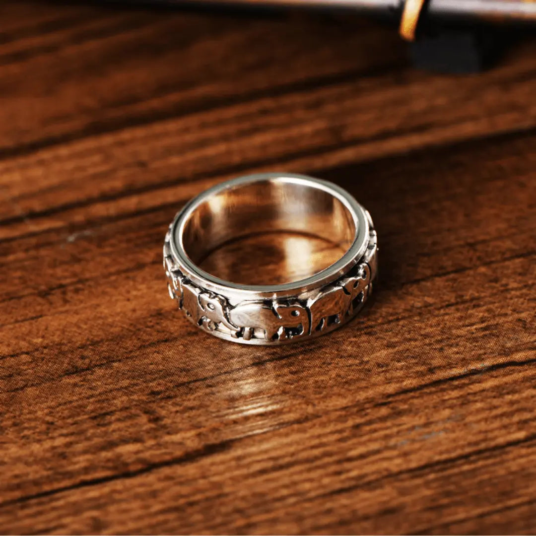 Lucky Elephants spinner ring