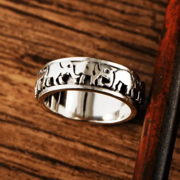 Lucky Elephants spinner ring