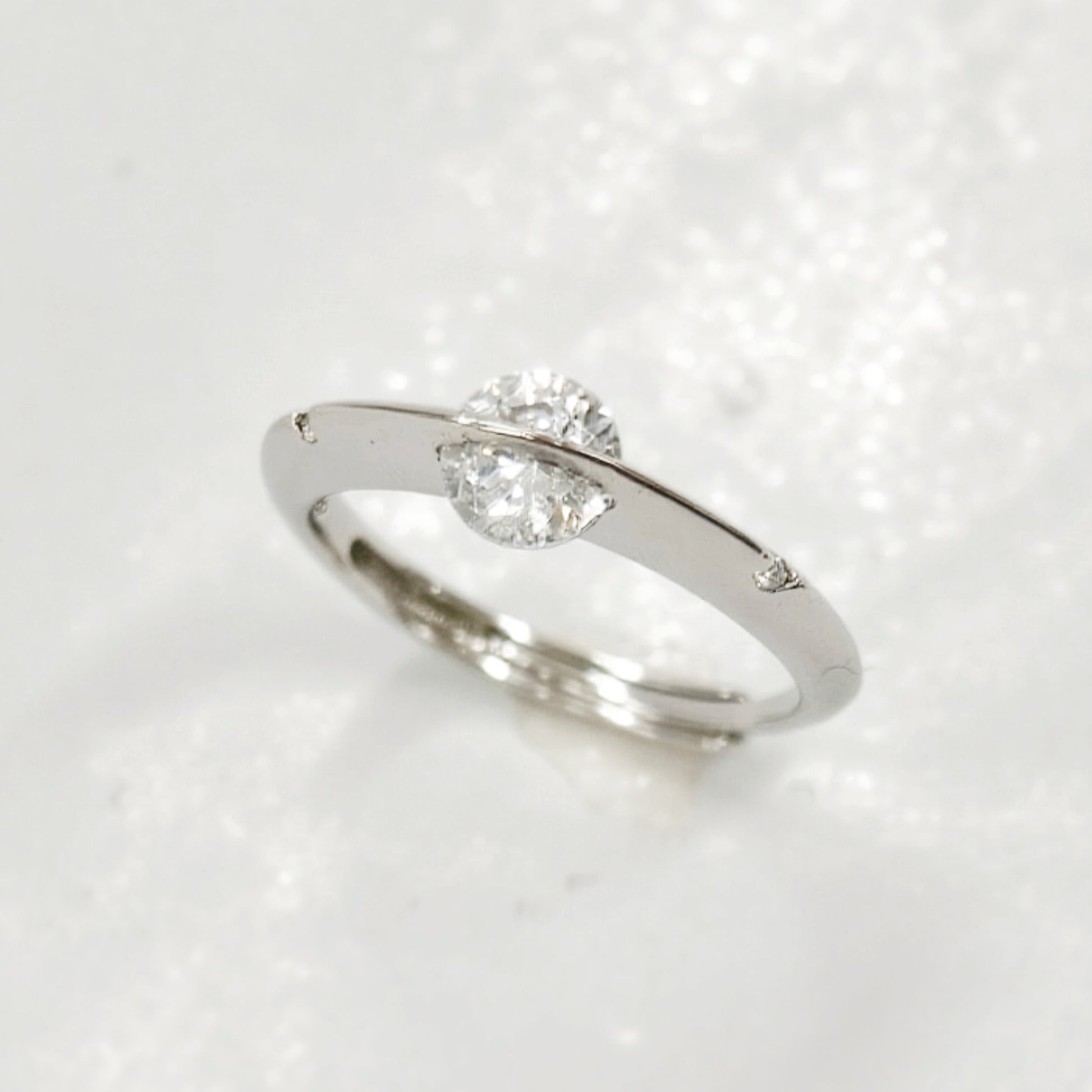 Floating Crystal Stainless Steel Spinner Ring | Minimalist Fidget Jewelry EffortlesslyUs