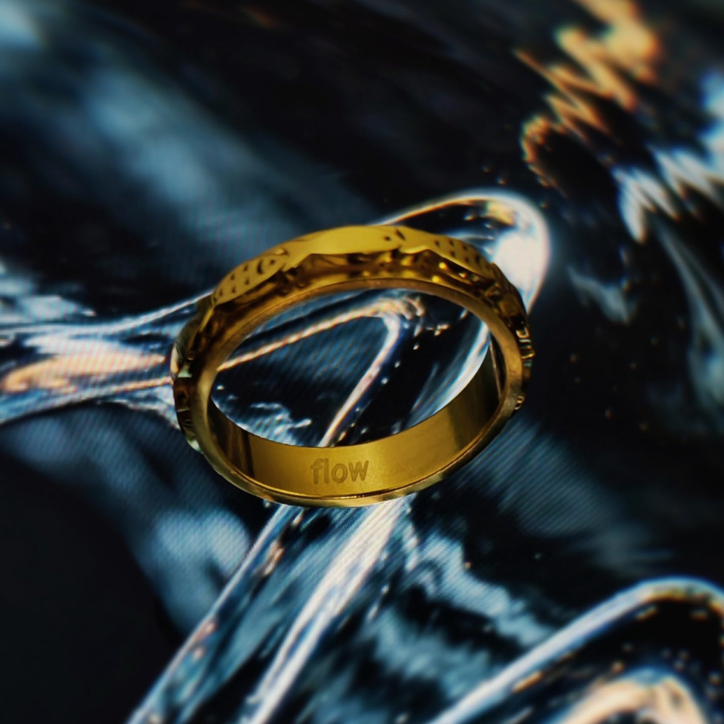 Gold flow engraved fish anxiety spinner ring - EffortlesslyUs