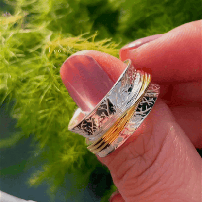 Buddhi Leaf Spinner Ring in Silver