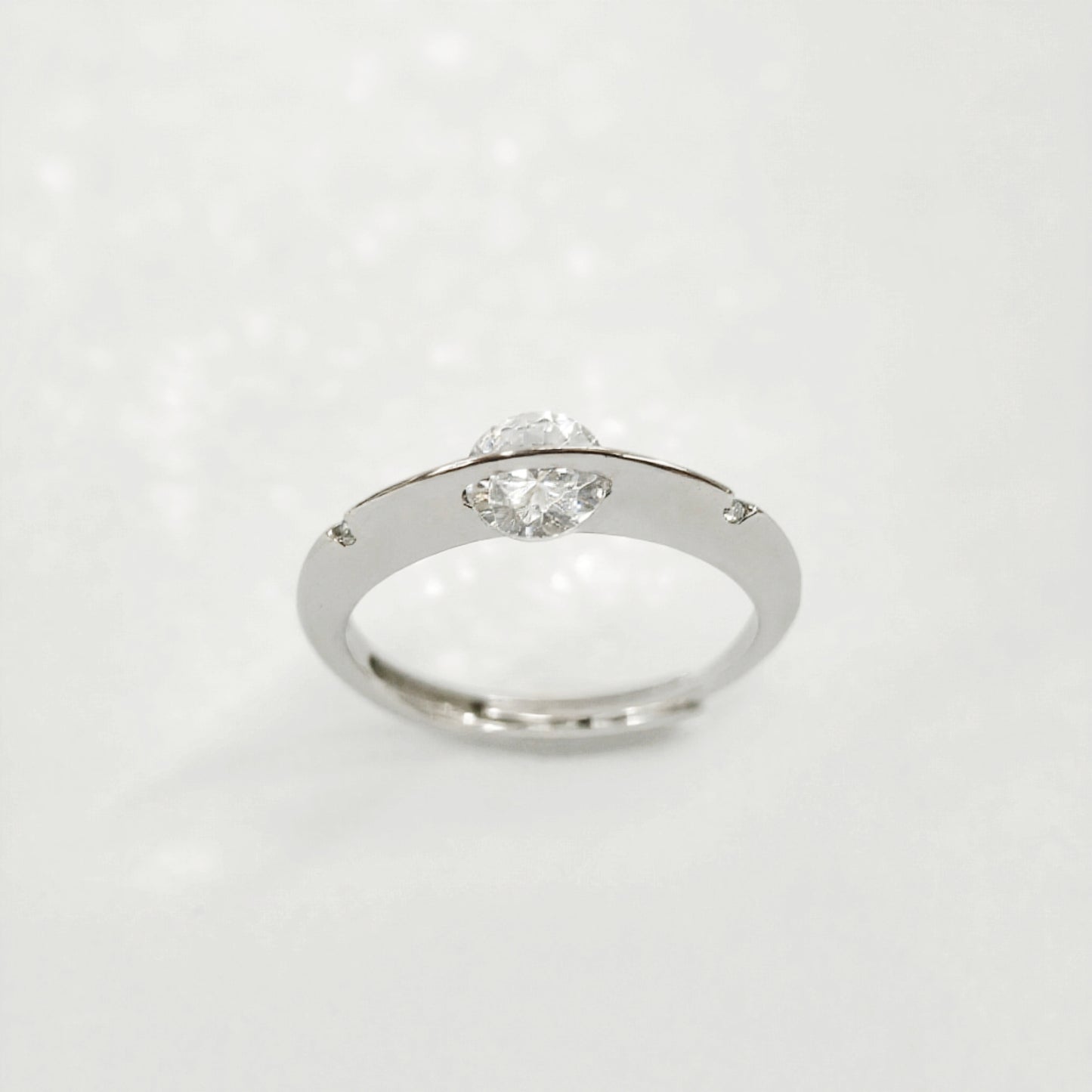 Floating Crystal Stainless Steel Spinner Ring | Minimalist Fidget Jewelry EffortlesslyUs