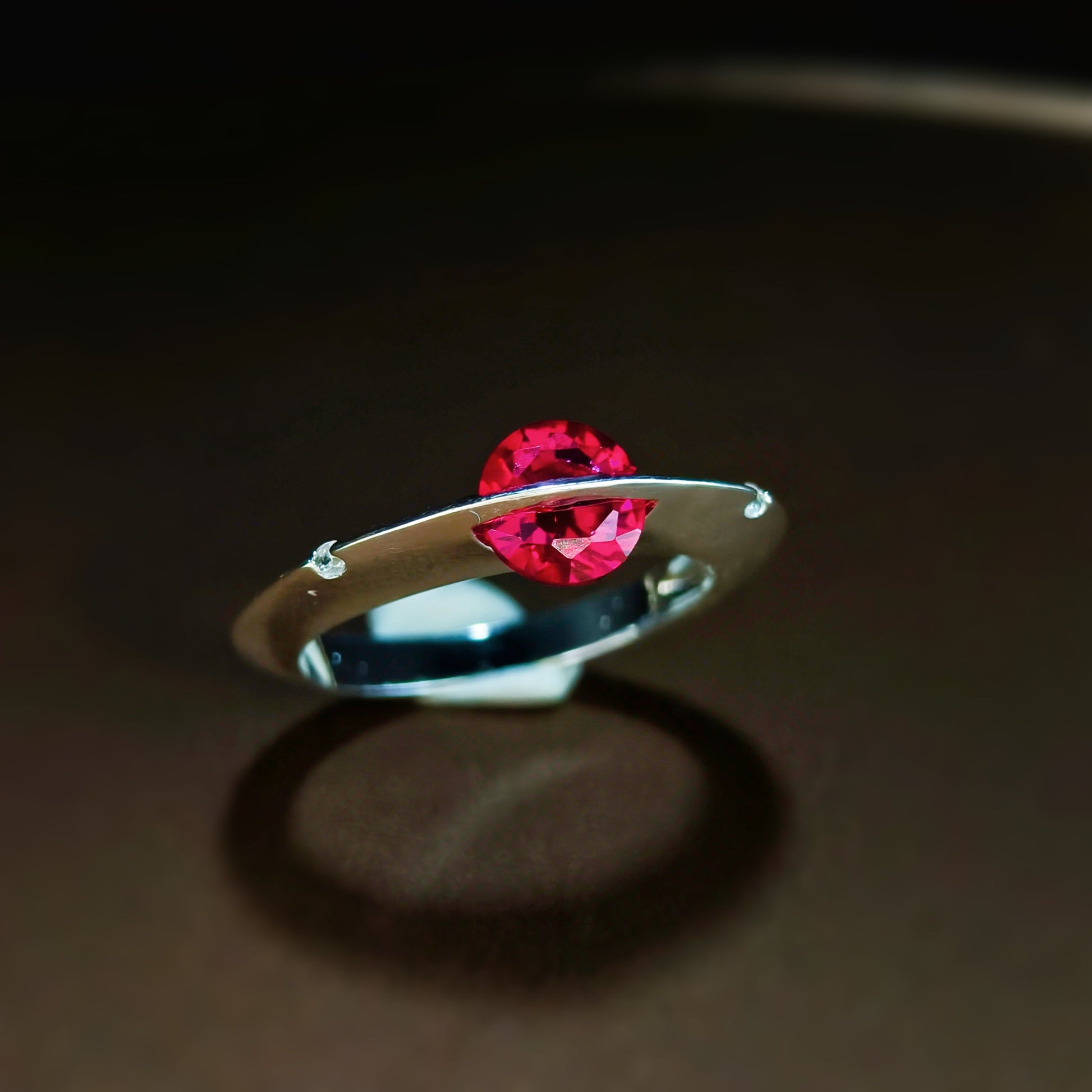 Floating lab ruby silver-plated brass spinner ring - EffortlesslyUs