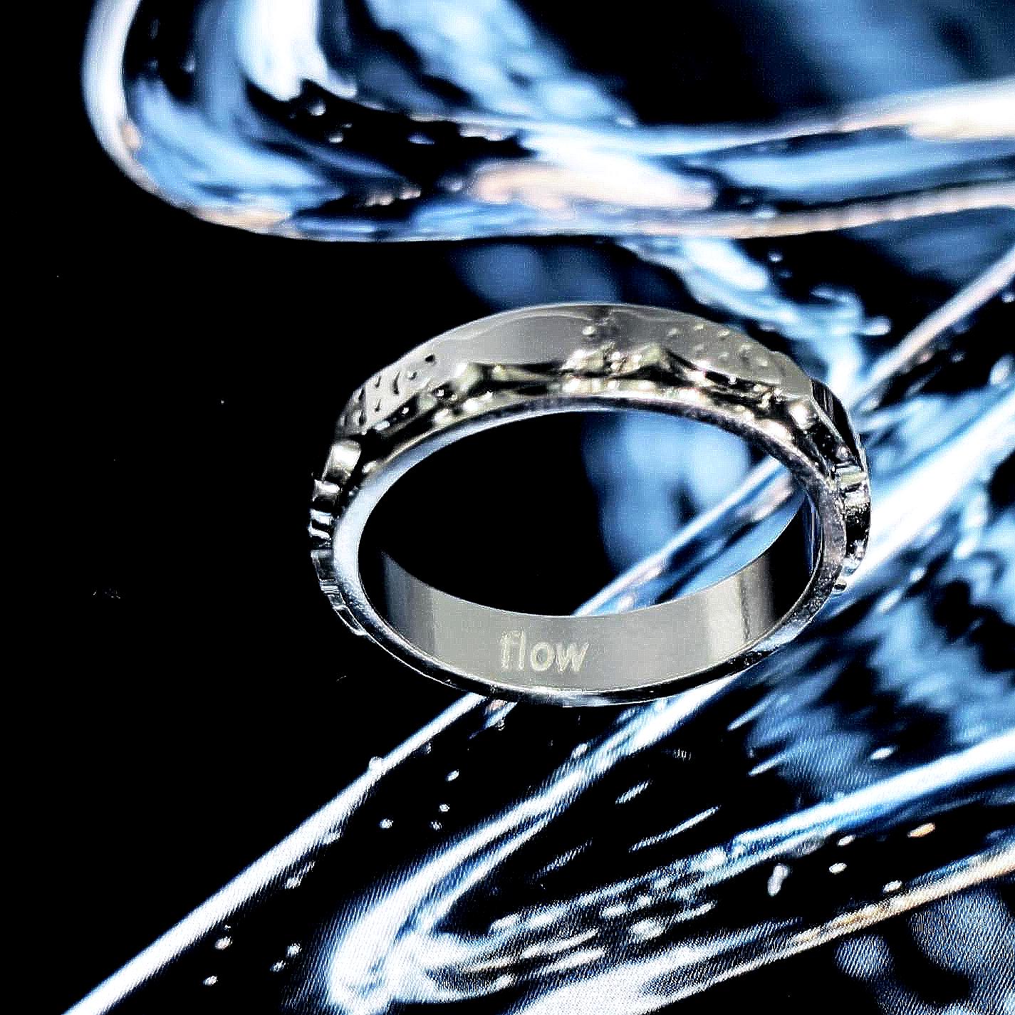 Flow engraved fish spinner ring stainless steel - EffortlesslyUs