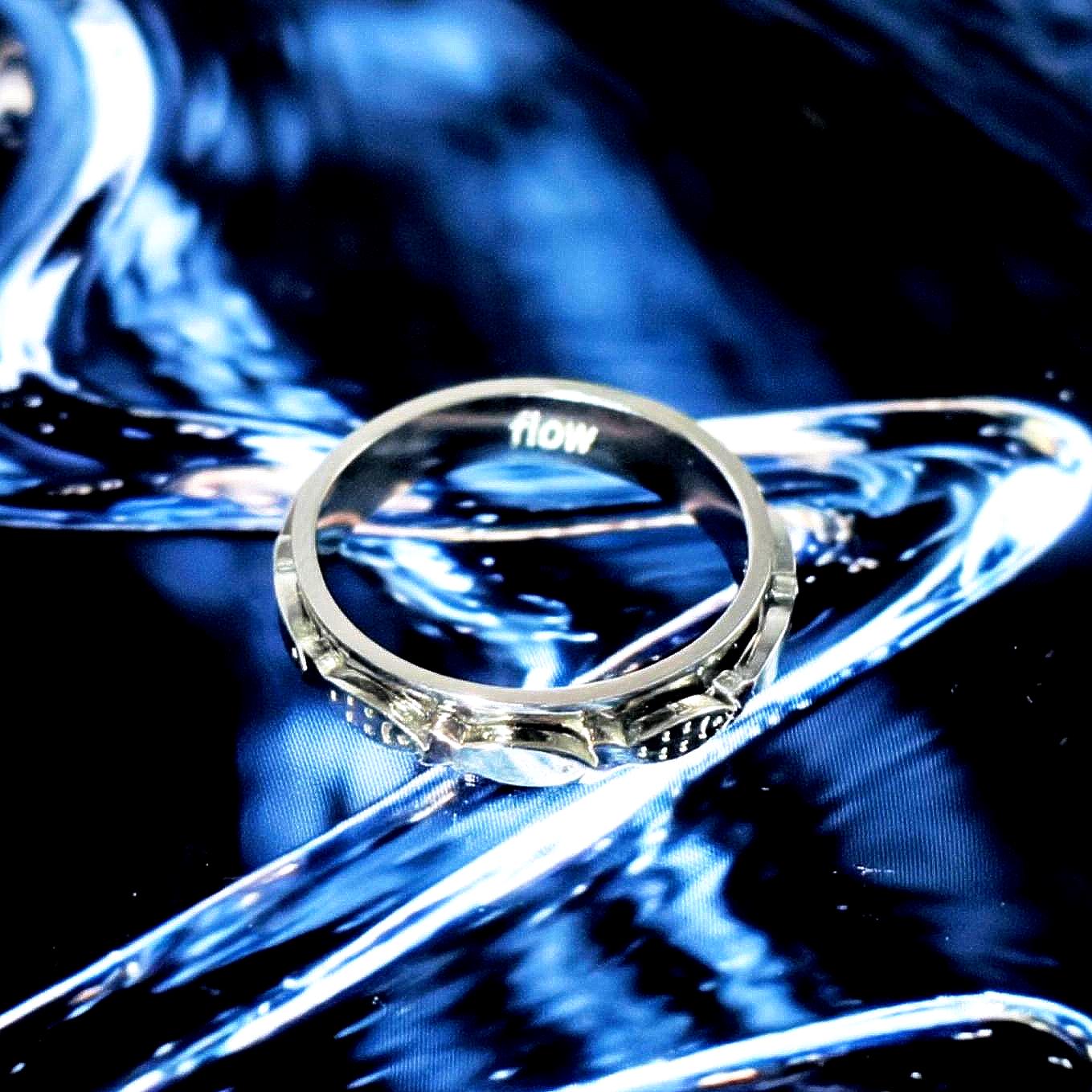Flow engraved fish spinner ring stainless steel - EffortlesslyUs