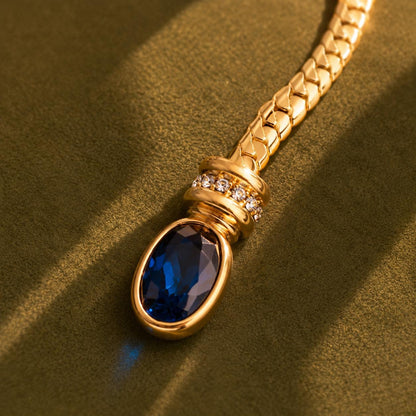 Gold Y lariat necklace clasp detail