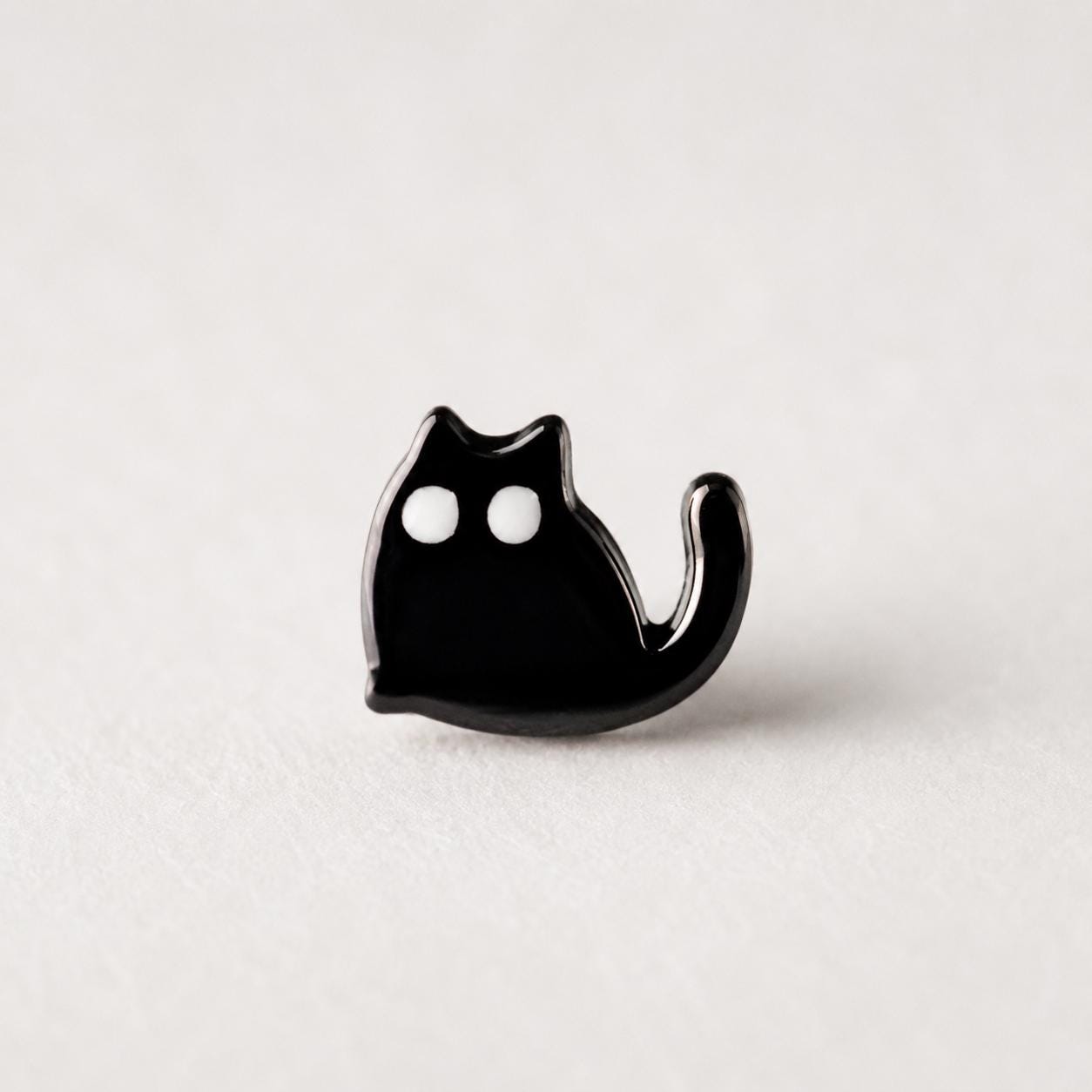 Black cat stud earrings finish detail