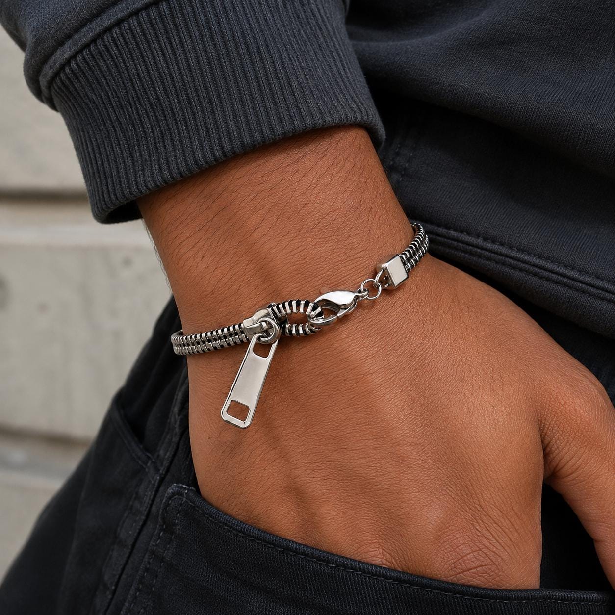 Zipper bracelet size and scale
