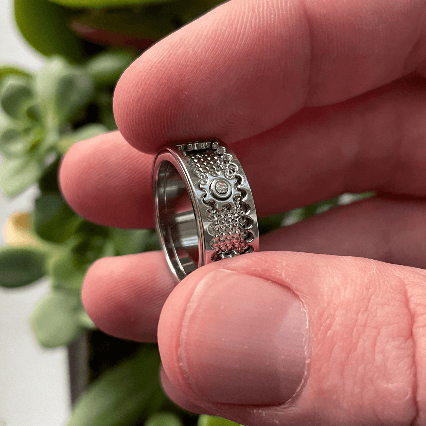 Titanium Gear Spinner Ring Plated with Zircon Diamond