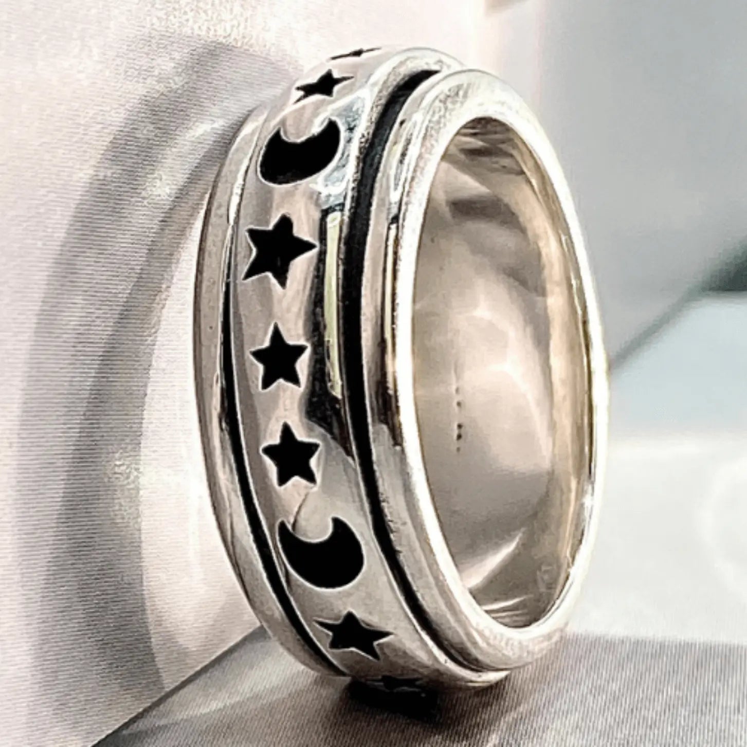 Moon & stars sterling silver spinner ring - EffortlesslyUs